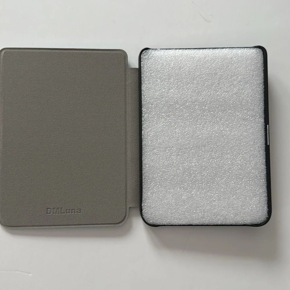 DMLuna Kindle Case 6.5” Teal NWT